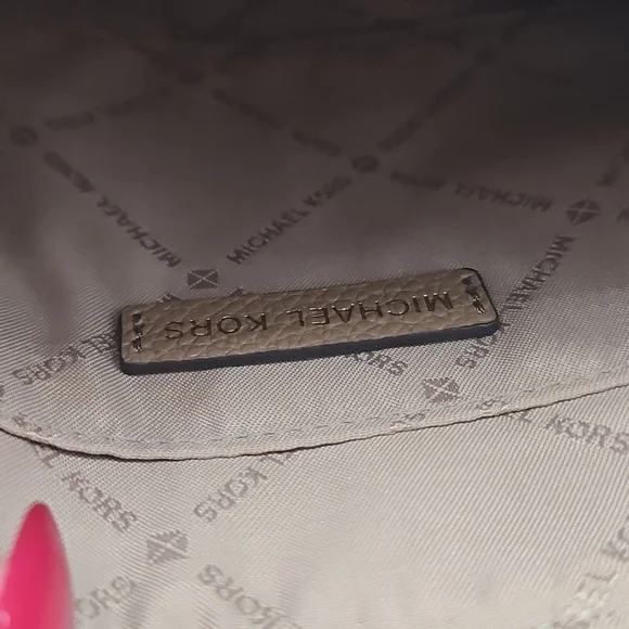 Michael Kors Bags Michael Kors Jet Set Travel XL Clutch - Picture 8 of 15